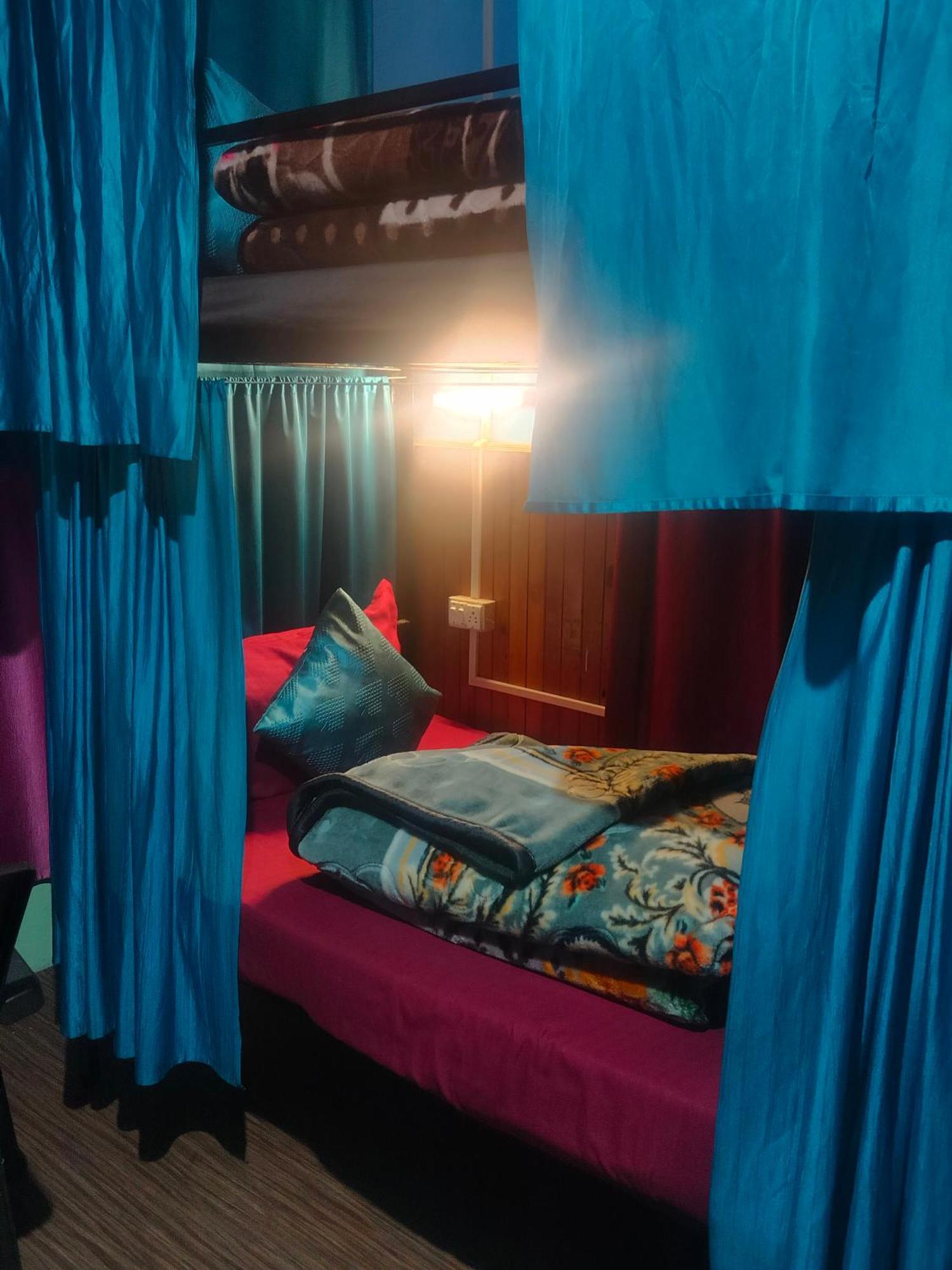 Non Stop Cafe Hostel & Stay Manali  Ngoại thất bức ảnh