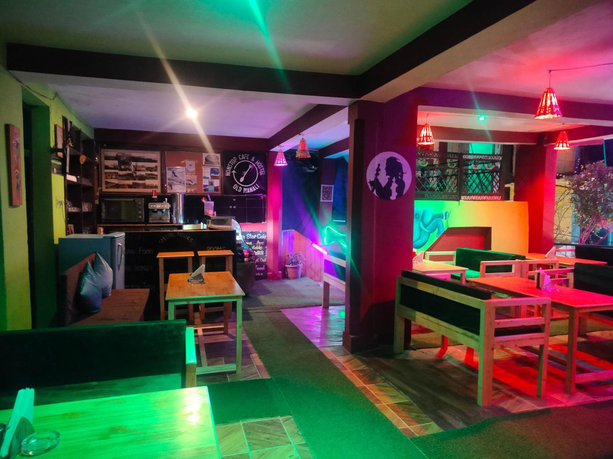 Non Stop Cafe Hostel & Stay Manali  Ngoại thất bức ảnh