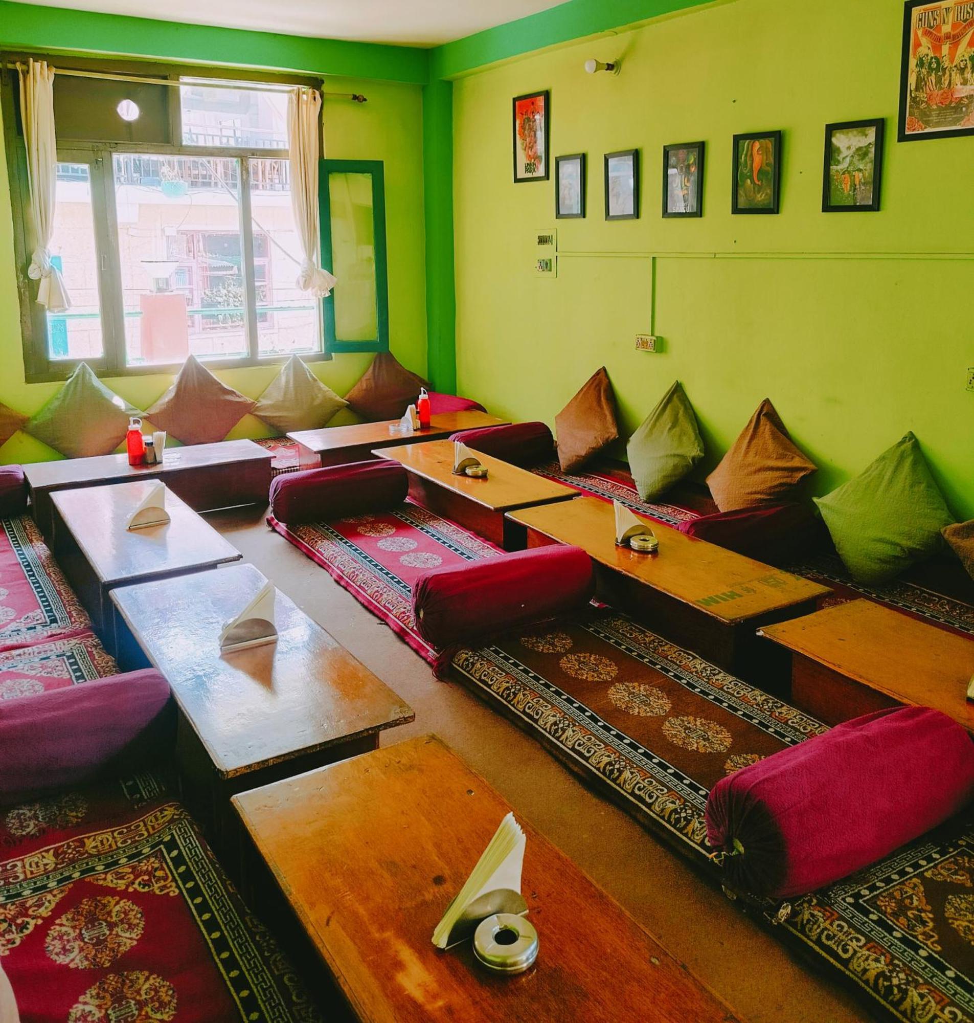 Non Stop Cafe Hostel & Stay Manali  Ngoại thất bức ảnh