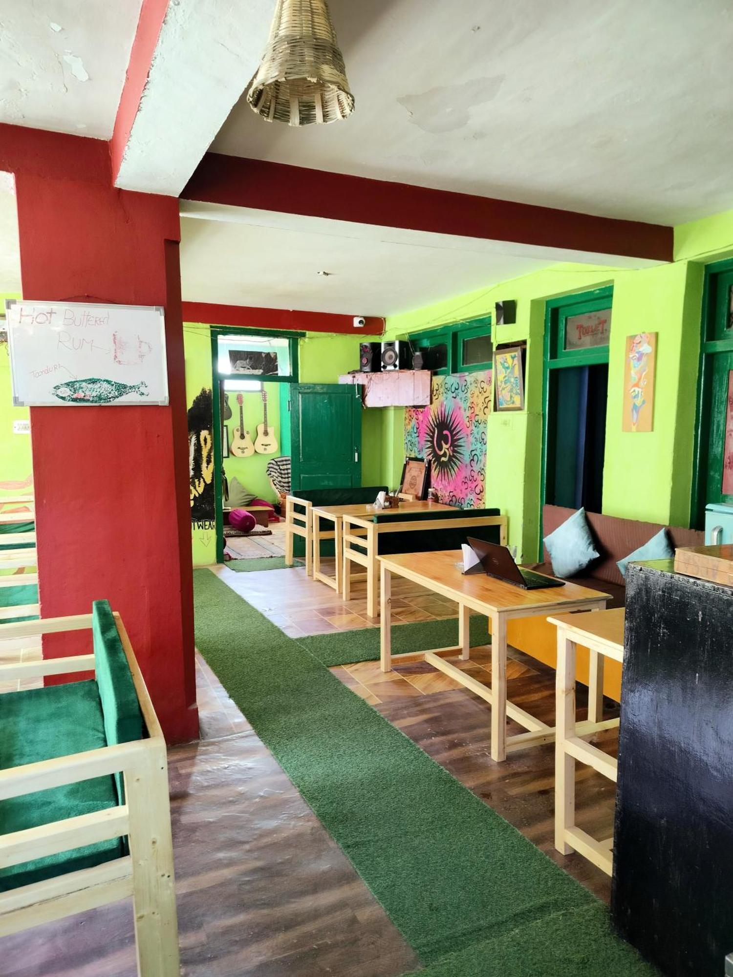 Non Stop Cafe Hostel & Stay Manali  Ngoại thất bức ảnh