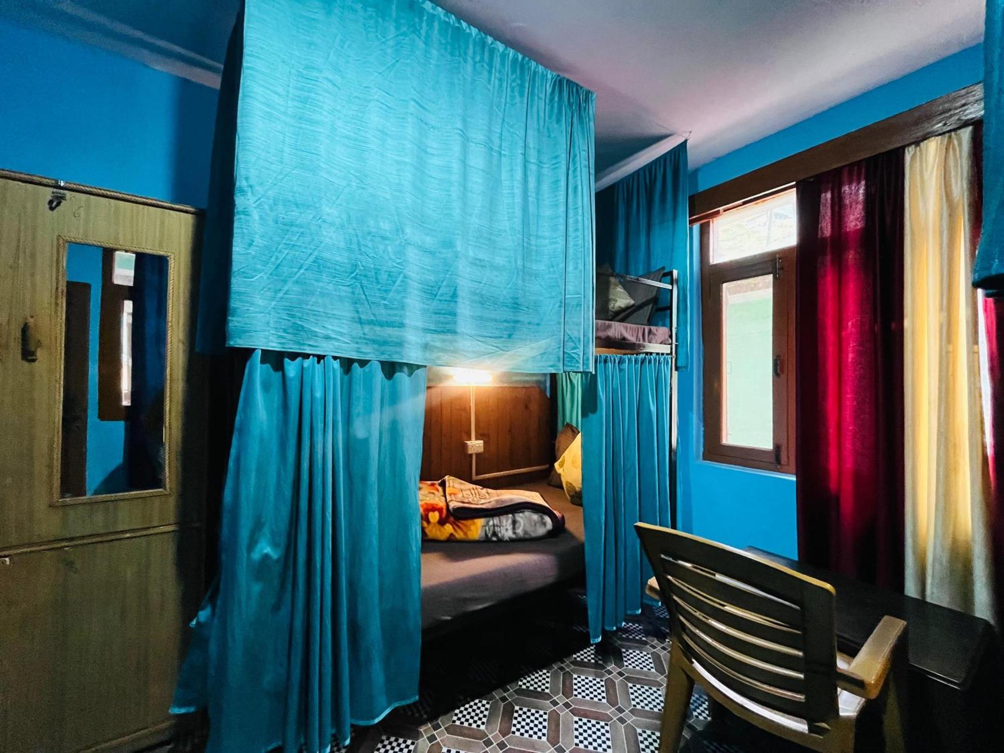 Non Stop Cafe Hostel & Stay Manali  Ngoại thất bức ảnh