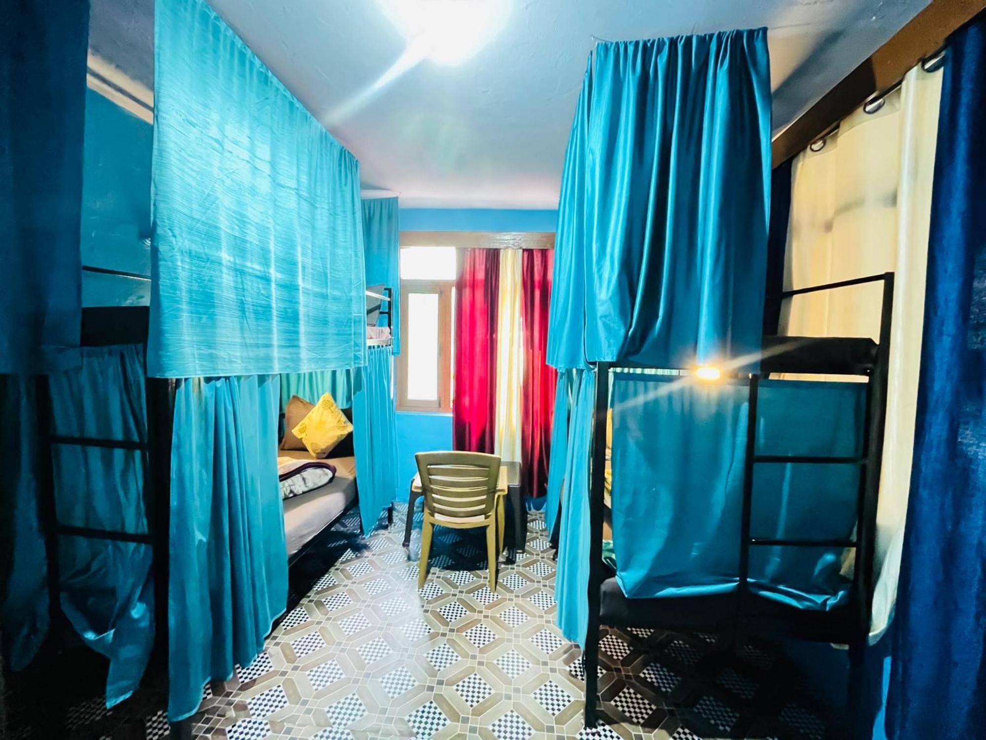 Non Stop Cafe Hostel & Stay Manali  Ngoại thất bức ảnh