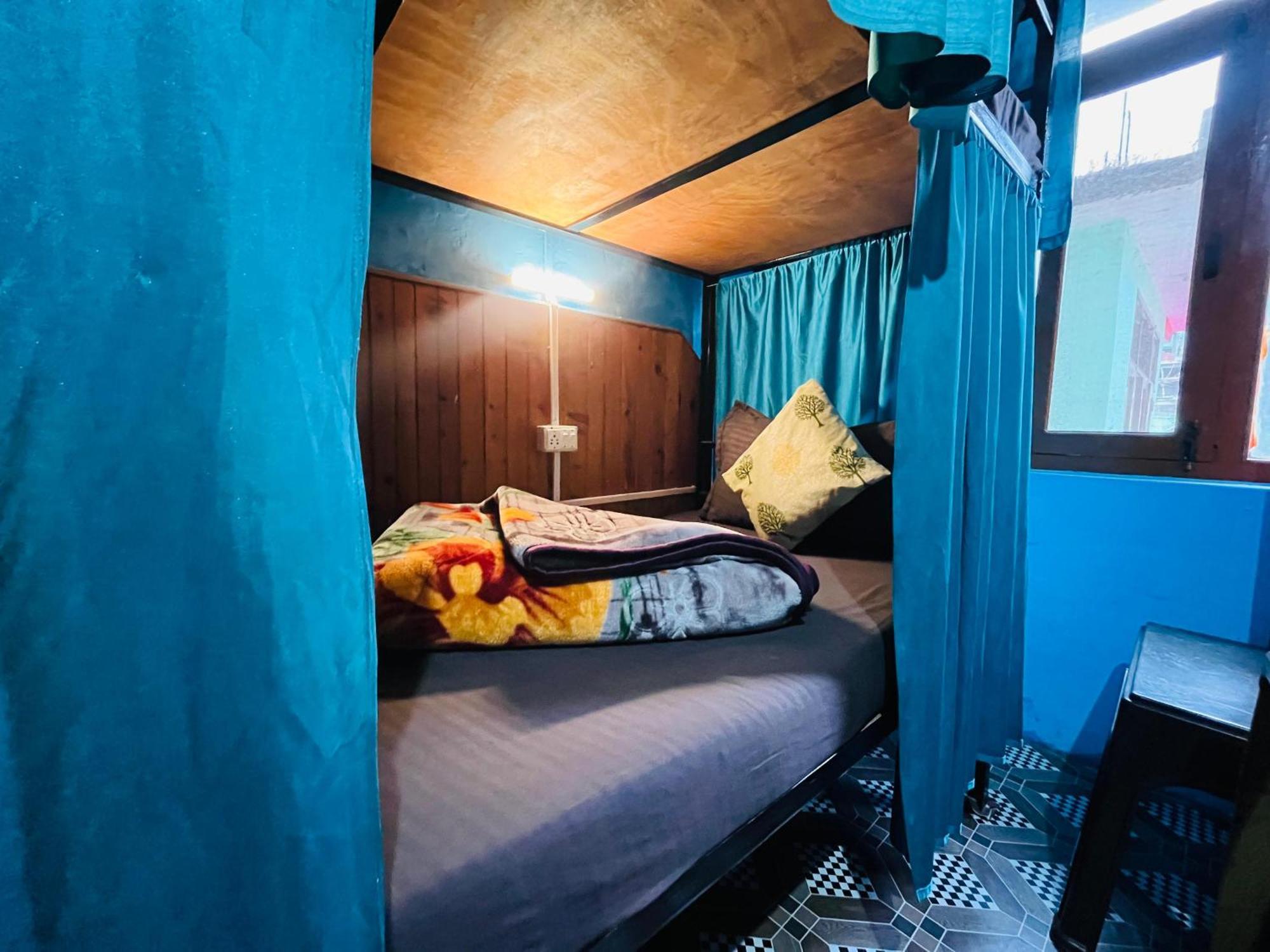 Non Stop Cafe Hostel & Stay Manali  Ngoại thất bức ảnh